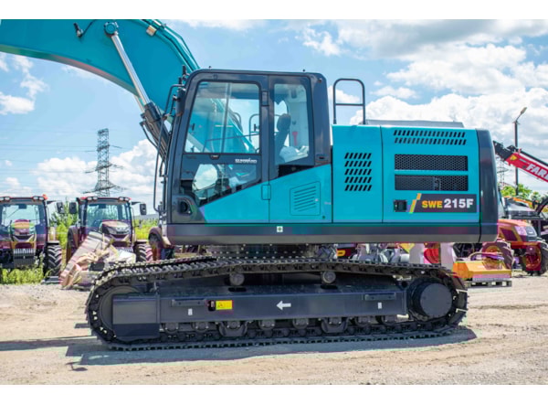 Piese Excavator senile SUNWARD SWE215F-5A de vanzare